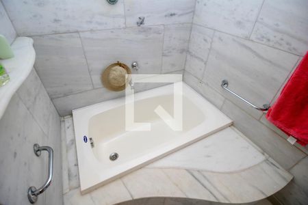 Apartamento à venda com 290m², 4 quartos e 1 vaga Apartamento à venda com 290m², 4 quartos e 1 vagaBanheiro da Suíte