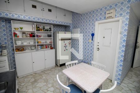 Apartamento à venda com 290m², 4 quartos e 1 vaga Apartamento à venda com 290m², 4 quartos e 1 vagaCozinha