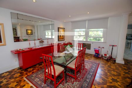 Apartamento à venda com 290m², 4 quartos e 1 vaga Apartamento à venda com 290m², 4 quartos e 1 vagaSala de Jantar