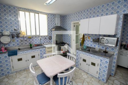 Apartamento à venda com 290m², 4 quartos e 1 vaga Apartamento à venda com 290m², 4 quartos e 1 vagaCozinha