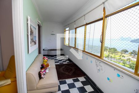 Apartamento à venda com 290m², 4 quartos e 1 vaga Apartamento à venda com 290m², 4 quartos e 1 vagaVaranda