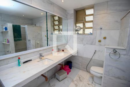 Apartamento à venda com 290m², 4 quartos e 1 vaga Apartamento à venda com 290m², 4 quartos e 1 vagaBanheiro da Suíte