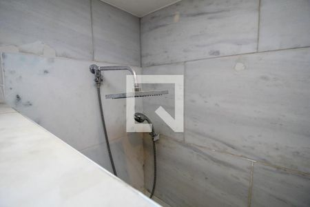 Apartamento à venda com 290m², 4 quartos e 1 vaga Apartamento à venda com 290m², 4 quartos e 1 vagaChuveiro