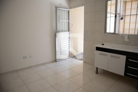 Sala e Cozinha de kitnet/studio para alugar com 1 quarto, 25m² em Parque Ramos Freitas, São Paulo