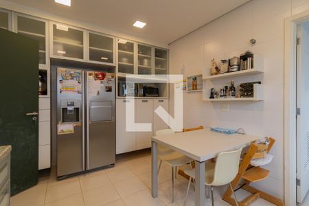 Apartamento à venda com 235m², 4 quartos e 4 vagas Apartamento à venda com 235m², 4 quartos e 4 vagasCozinha