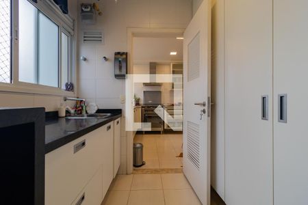 Apartamento à venda com 235m², 4 quartos e 4 vagas Apartamento à venda com 235m², 4 quartos e 4 vagasÁrea de Serviço