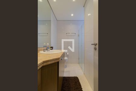 Apartamento à venda com 235m², 4 quartos e 4 vagas Apartamento à venda com 235m², 4 quartos e 4 vagasBanheiro da Suíte 4