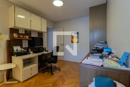 Apartamento à venda com 235m², 4 quartos e 4 vagas Apartamento à venda com 235m², 4 quartos e 4 vagasSuíte 4