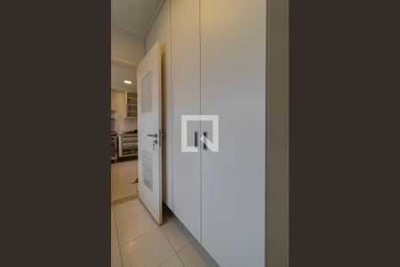 Apartamento à venda com 235m², 4 quartos e 4 vagas Apartamento à venda com 235m², 4 quartos e 4 vagasÁrea de Serviço