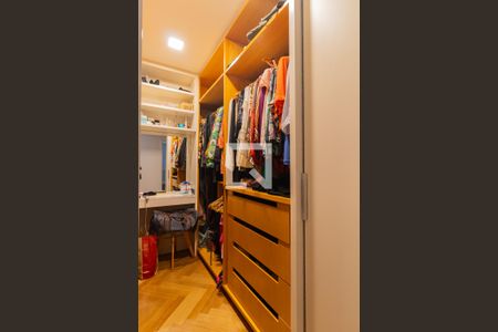 Apartamento à venda com 235m², 4 quartos e 4 vagas Apartamento à venda com 235m², 4 quartos e 4 vagasCloset da Suíte 1