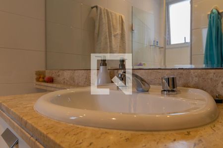 Apartamento à venda com 235m², 4 quartos e 4 vagas Apartamento à venda com 235m², 4 quartos e 4 vagasBanheiro da Suíte 2