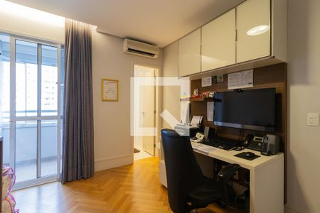 Apartamento à venda com 235m², 4 quartos e 4 vagas Apartamento à venda com 235m², 4 quartos e 4 vagasSuíte 4