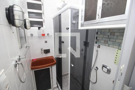 Banheiro de kitnet/studio para alugar com 1 quarto, 30m² em Centro, Rio de Janeiro