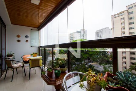 Varanda da sala de apartamento à venda com 4 quartos, 184m² em Vila Gilda, Santo André