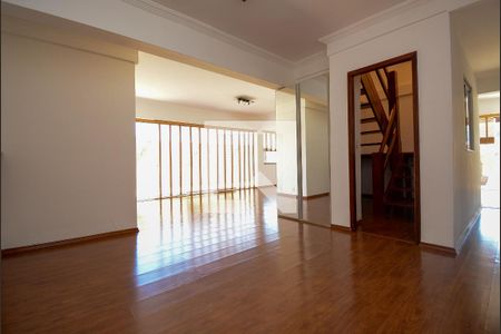 Casa de condomínio para alugar com 450m², 5 quartos e 5 vagas Casa de condomínio para alugar com 450m², 5 quartos e 5 vagasÁrea comum Salão de Festas