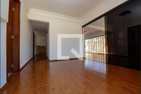 Casa de condomínio para alugar com 450m², 5 quartos e 5 vagas Casa de condomínio para alugar com 450m², 5 quartos e 5 vagasÁrea comum