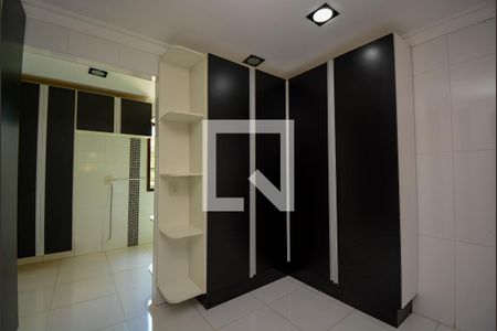 Casa de condomínio para alugar com 450m², 5 quartos e 5 vagas Casa de condomínio para alugar com 450m², 5 quartos e 5 vagasCozinha - Armários