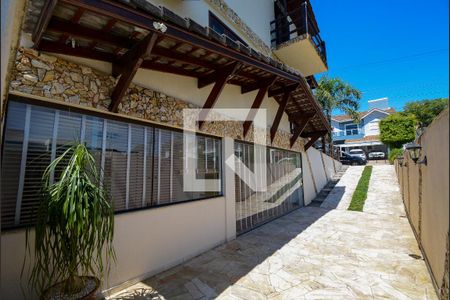 Casa de condomínio para alugar com 450m², 5 quartos e 5 vagas Casa de condomínio para alugar com 450m², 5 quartos e 5 vagasQuintal - lateral