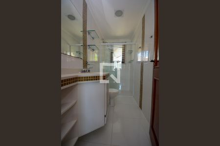 Casa de condomínio para alugar com 450m², 5 quartos e 5 vagas Casa de condomínio para alugar com 450m², 5 quartos e 5 vagasBanheiro da Suíte 3