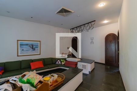 Sala de TV de casa à venda com 3 quartos, 401m² em Jardim Leonor, São Paulo
