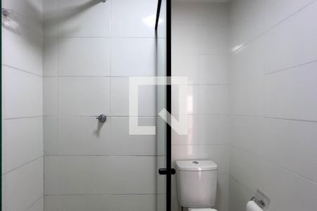 Banheiro de kitnet/studio para alugar com 1 quarto, 27m² em Vila Dom Pedro I, São Paulo