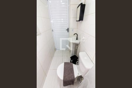 Banheiro de kitnet/studio para alugar com 1 quarto, 18m² em Jaguaré, São Paulo