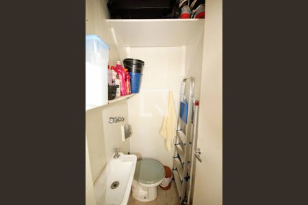 Banheiro de serviço de apartamento à venda com 3 quartos, 120m² em Sion, Belo Horizonte