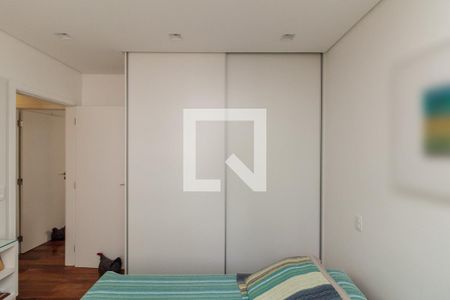 Apartamento à venda com 236m², 4 quartos e 3 vagas Apartamento à venda com 236m², 4 quartos e 3 vagasQuarto 3 - Suíte