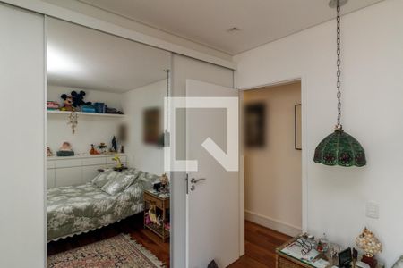 Apartamento à venda com 236m², 4 quartos e 3 vagas Apartamento à venda com 236m², 4 quartos e 3 vagasQuarto 2 - Suíte