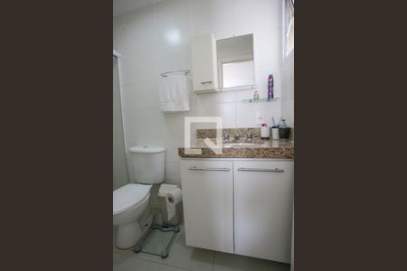 Apartamento à venda com 120m², 2 quartos e 2 vagas Apartamento à venda com 120m², 2 quartos e 2 vagasBanheiro da Suíte