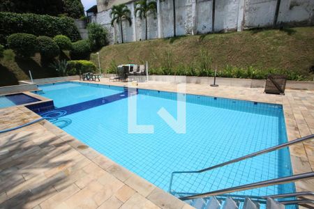 Apartamento à venda com 120m², 2 quartos e 2 vagas Apartamento à venda com 120m², 2 quartos e 2 vagasÁrea comum - Piscina
