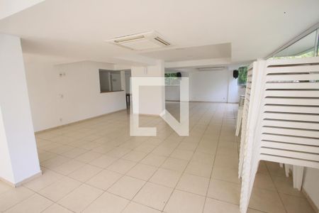 Apartamento à venda com 120m², 2 quartos e 2 vagas Apartamento à venda com 120m², 2 quartos e 2 vagasÁrea comum - Salão de festas