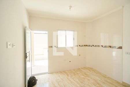 Sala e cozinha de apartamento para alugar com 2 quartos, 35m² em Vila Granada, São Paulo