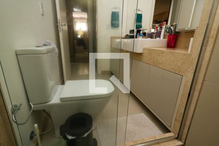 Apartamento à venda com 320m², 3 quartos e 4 vagas Apartamento à venda com 320m², 3 quartos e 4 vagasBanheiro da Suíte 1