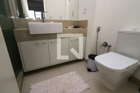 Apartamento à venda com 320m², 3 quartos e 4 vagas Apartamento à venda com 320m², 3 quartos e 4 vagasBanheiro da Suíte 3