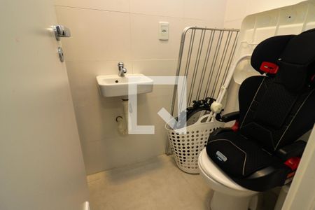 Apartamento à venda com 320m², 3 quartos e 4 vagas Apartamento à venda com 320m², 3 quartos e 4 vagasBanheiro de serviço