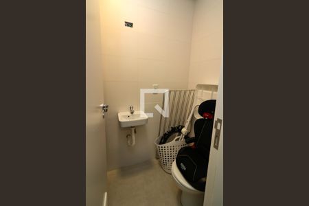 Apartamento à venda com 320m², 3 quartos e 4 vagas Apartamento à venda com 320m², 3 quartos e 4 vagasBanheiro de serviço
