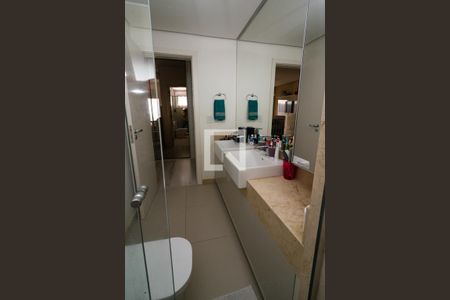 Apartamento à venda com 320m², 3 quartos e 4 vagas Apartamento à venda com 320m², 3 quartos e 4 vagasBanheiro da Suíte 1