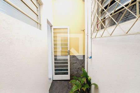 Casa à venda com 166m², 4 quartos e 4 vagas Casa à venda com 166m², 4 quartos e 4 vagasCorredor