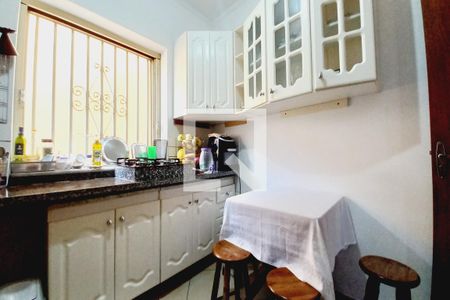 Casa à venda com 166m², 4 quartos e 4 vagas Casa à venda com 166m², 4 quartos e 4 vagasCozinha