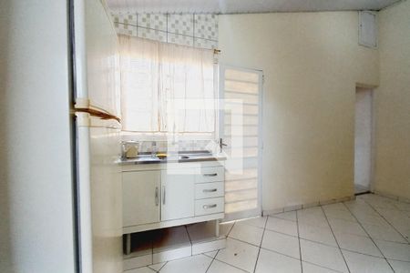 Casa à venda com 166m², 4 quartos e 4 vagas Casa à venda com 166m², 4 quartos e 4 vagasCozinha