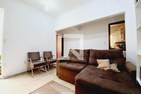 Casa à venda com 166m², 4 quartos e 4 vagas Casa à venda com 166m², 4 quartos e 4 vagasSala TV