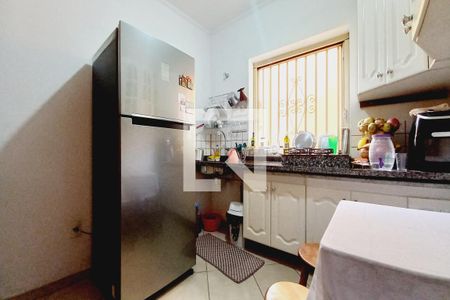 Casa à venda com 166m², 4 quartos e 4 vagas Casa à venda com 166m², 4 quartos e 4 vagasCozinha