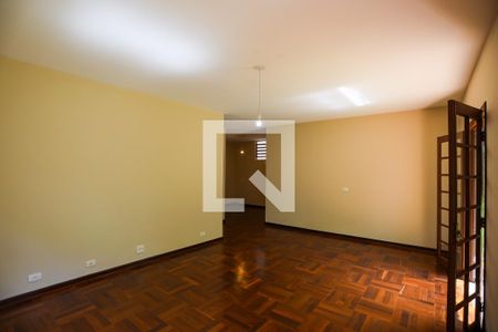 Sala  de casa de condomínio para alugar com 2 quartos, 130m² em Granja Viana, Cotia