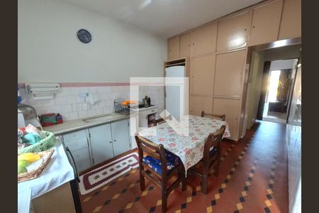 Casa à venda com 495m², 5 quartos e 2 vagas Casa à venda com 495m², 5 quartos e 2 vagasCozinha