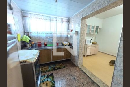 Casa à venda com 495m², 5 quartos e 2 vagas Casa à venda com 495m², 5 quartos e 2 vagasCozinha Casa 2