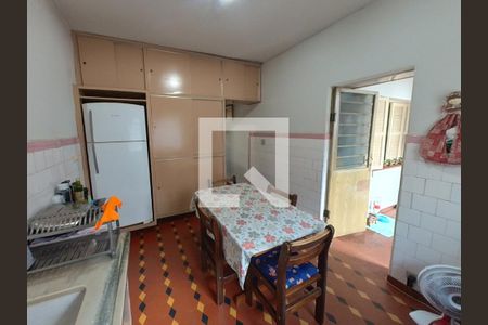 Casa à venda com 495m², 5 quartos e 2 vagas Casa à venda com 495m², 5 quartos e 2 vagasCozinha