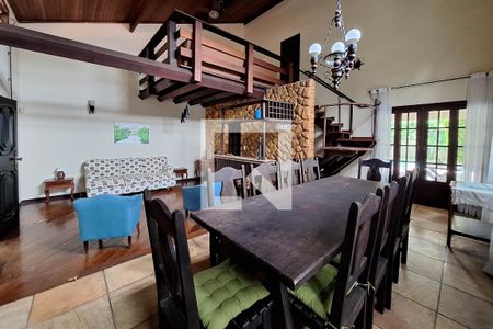 Sala 1 de casa à venda com 3 quartos, 490m² em Camboinhas, Niterói