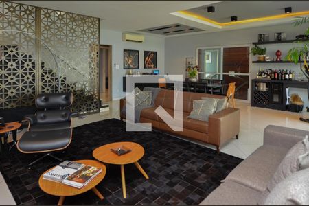 Sala de casa de condomínio à venda com 6 quartos, 431m² em Barra da Tijuca, Rio de Janeiro