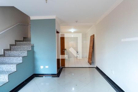 Sala de casa de condomínio para alugar com 2 quartos, 63m² em Vila Ponte Rasa, São Paulo